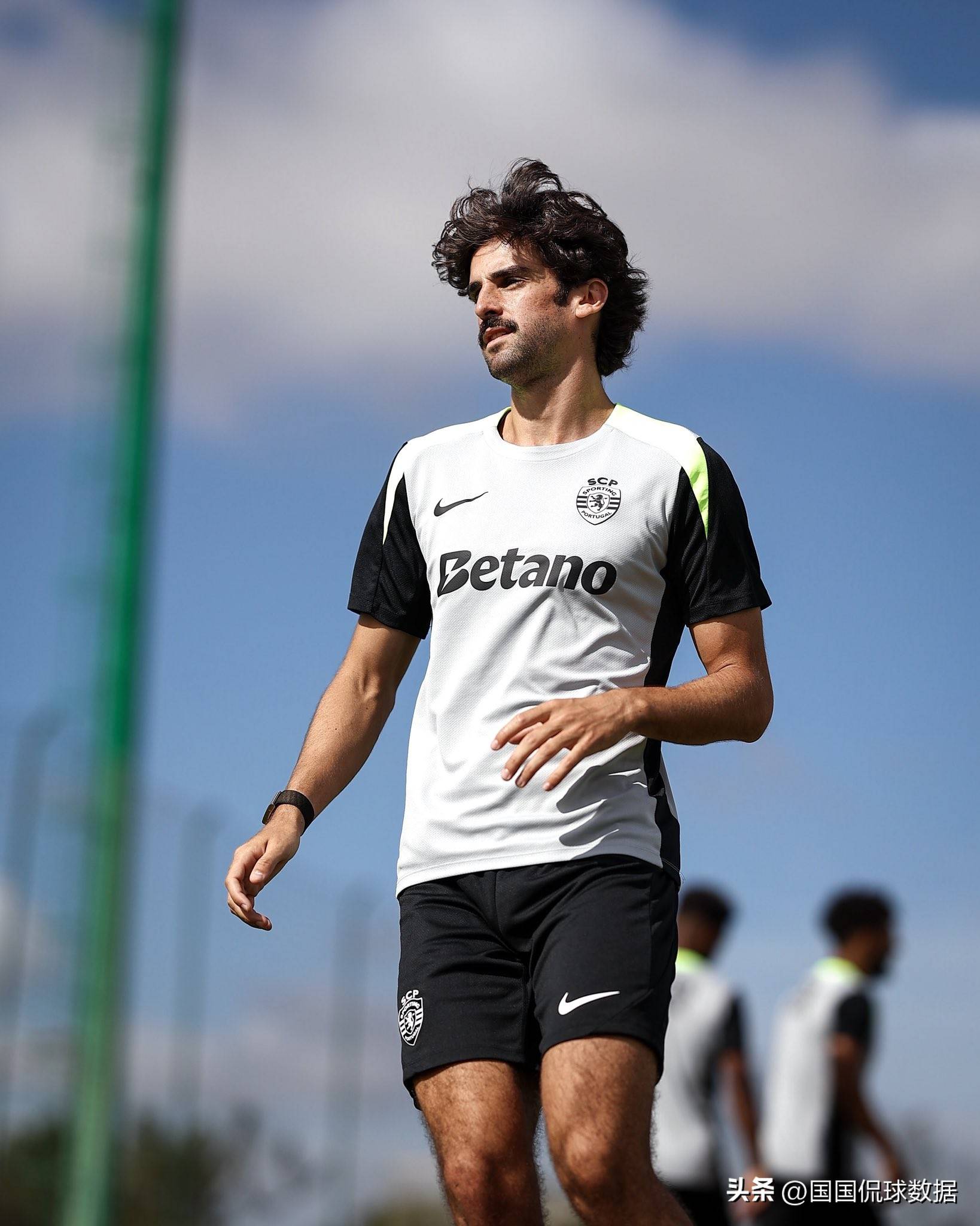 今夜阿斯顿维拉备战葡超,完成体检细节曝光,悬念犹存,赛季目标并未改变 今夜阿斯顿维拉备战葡超,完成体检细节曝光,悬念犹存,赛季目标并未改变