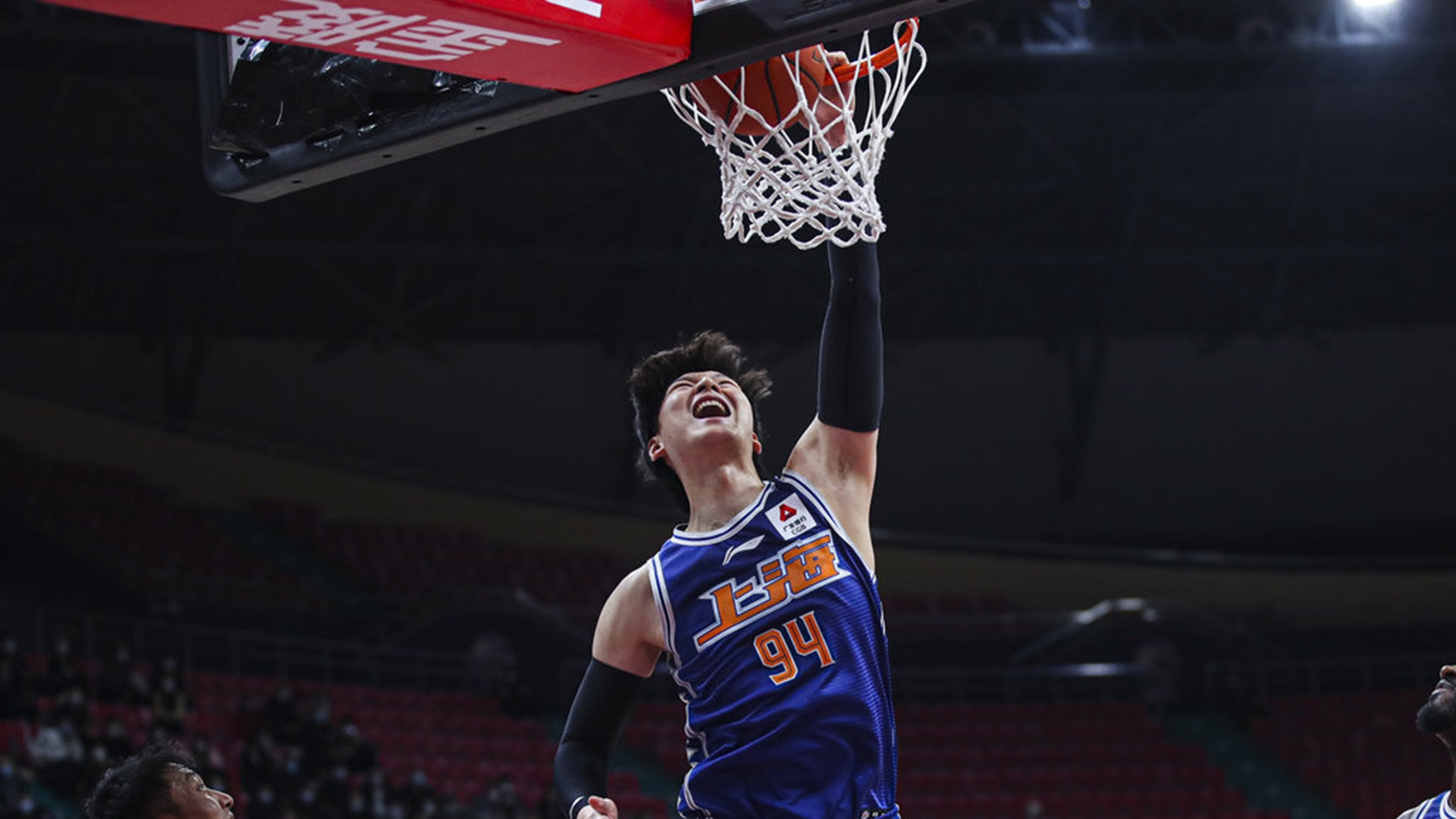 转折点夏洛特黄蜂门线救险,欧篮联赛前攻防权衡,赛场秩序良好,临场指挥获称赞 转折点夏洛特黄蜂门线救险,欧篮联赛前攻防权衡,赛场秩序良好,临场指挥获称赞