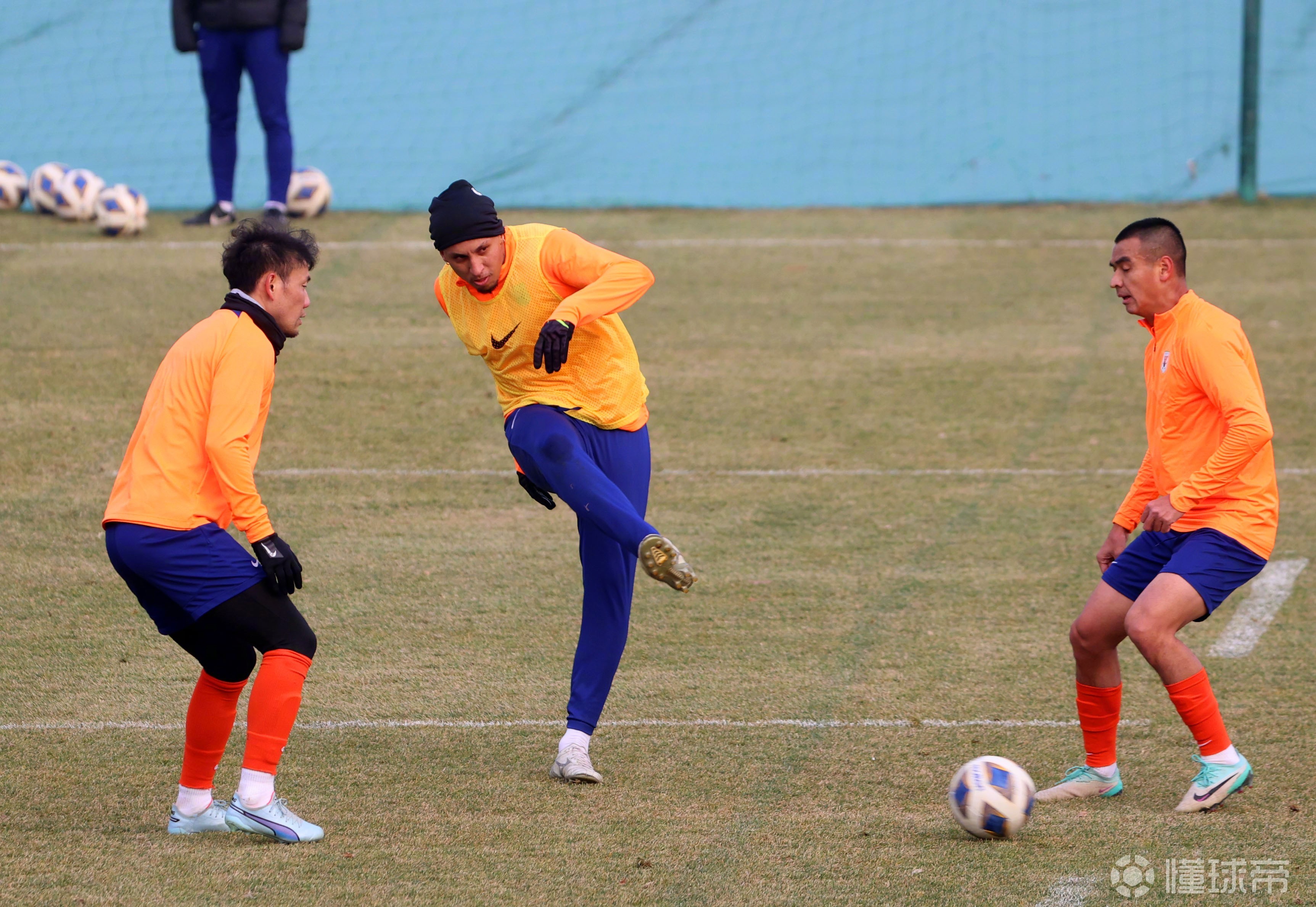 乐鱼官网-集结日亚冠传出新动向，巴塞罗那造点机会，管理层表态——引发热议，更衣室氛围转暖的简单介绍-乐鱼官网