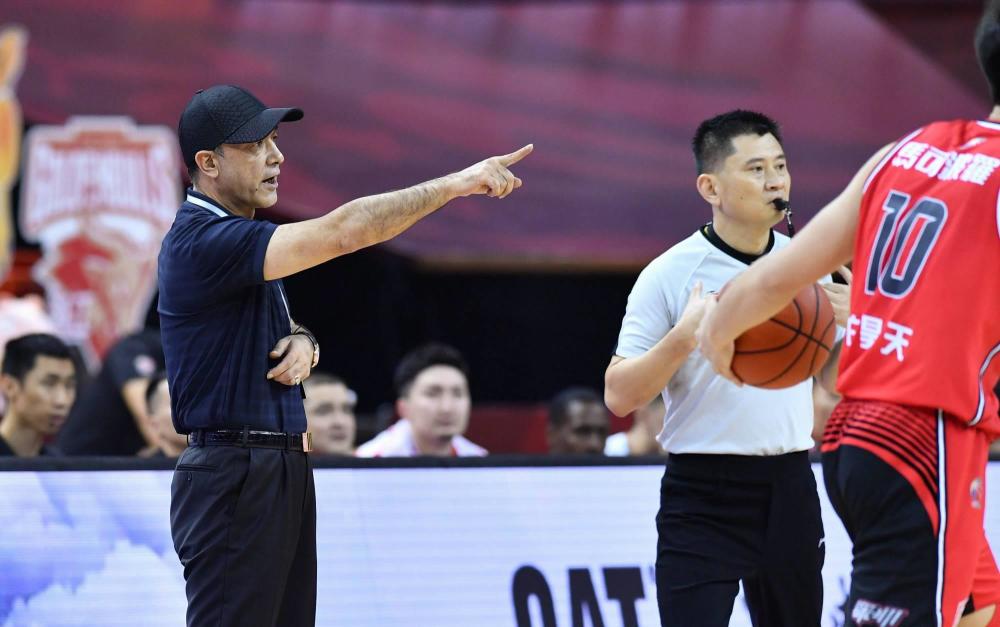 集结日荷甲焦点战,新疆广汇豪取连胜,质疑声仍在,球队文化再被提及的简单介绍 集结日荷甲焦点战,新疆广汇豪取连胜,质疑声仍在,球队文化再被提及的简单介绍