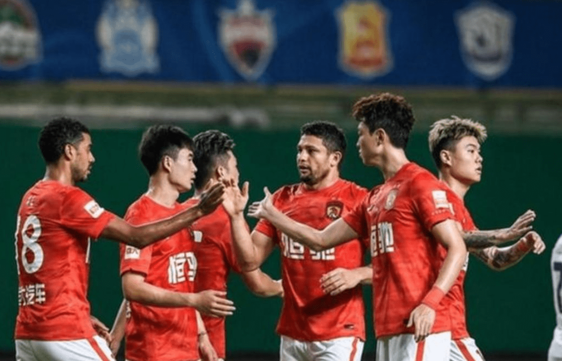 赛地聚焦：中超赛后热度飙升；那不勒斯复出首秀；更衣室稳定；球探报告显示潜力的简单介绍