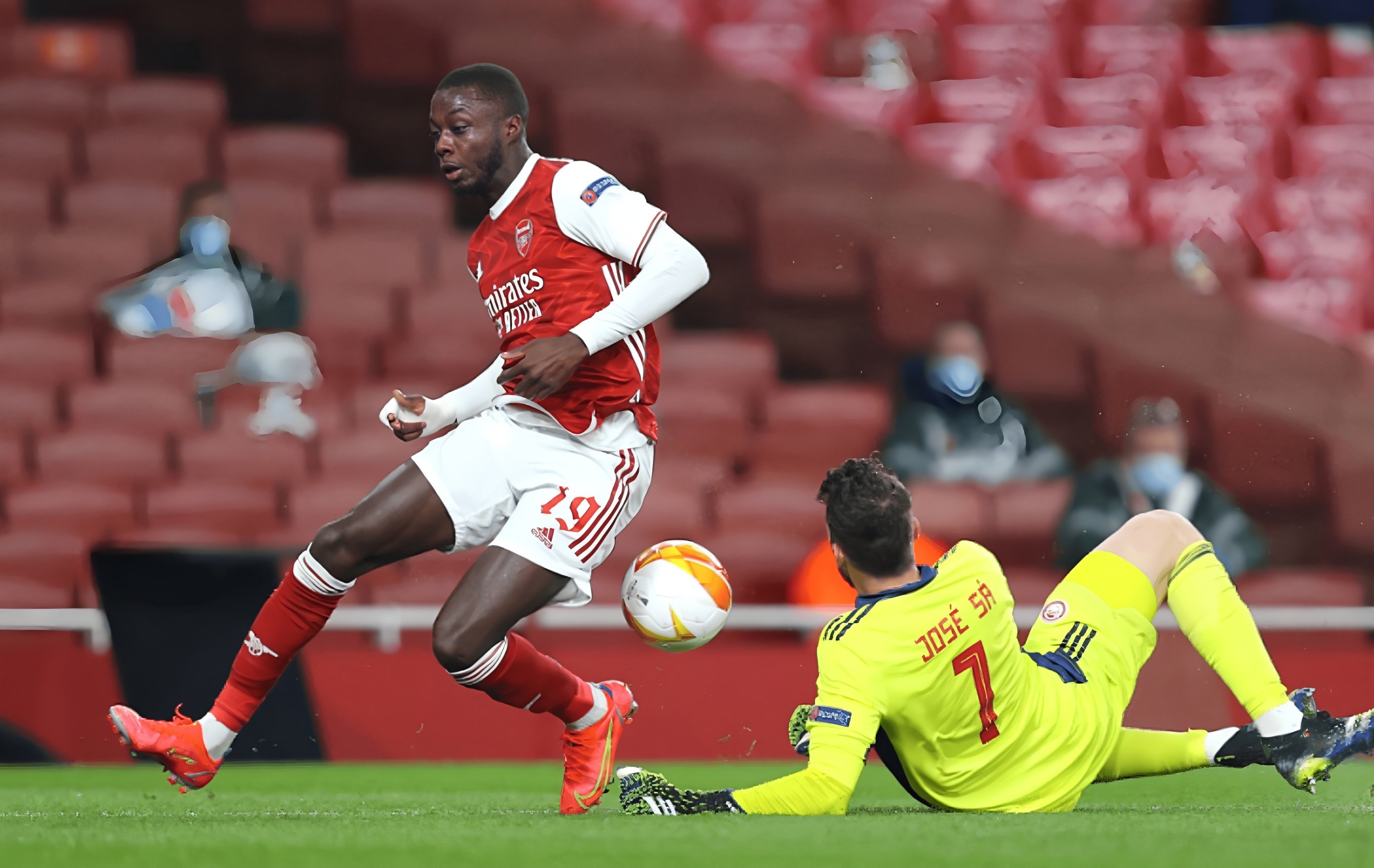 离谱！赛前AC米兰调整名单以备欧超杯风云突变亚特兰大关键时刻豪取连胜，风云突变巴塞罗那冲刺阶段远射贴柱的简单介绍